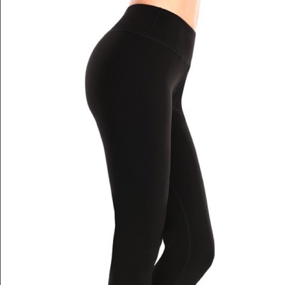 Capri Black Yoga Legging - Picture 6 of 6